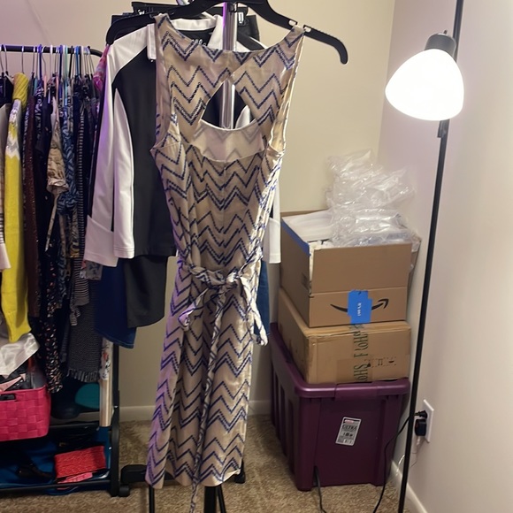 🛍️EUC LOFT embroidered Mini Dress w/ tie belt Sz.4 293 - Picture 2 of 6